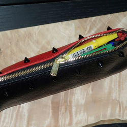 ダイアゴナル ペンポーチ S　w/ スカル ＆ スタッズ （RD×BK）  ペンケース レザー ポーチ ドクロ 革 5枚目の画像