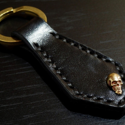 七緒様プラダ スカル ガイコツ ドクロ 王冠 キーリング キーホルダー レザー 七緒様プラダ スカル ガイコツ ドクロ 王冠 キーリング キーホルダー