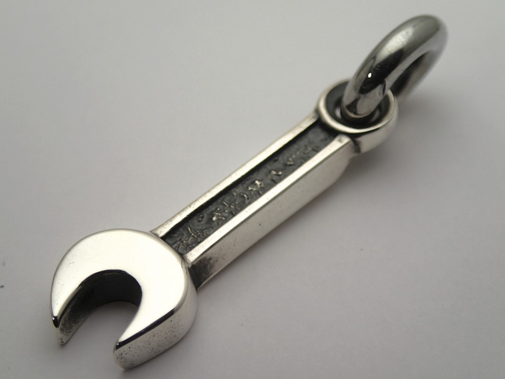 スパナペンダント　工具のペンダント