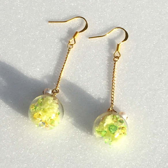 ガラスボール×ピアス lemon yellow 2枚目の画像