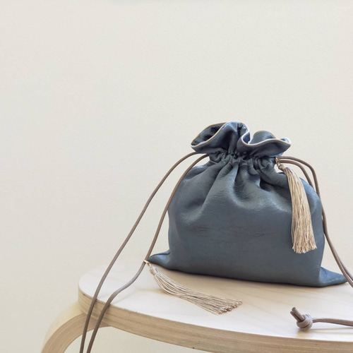 再販〉取り外せるタッセルの巾着 アッシュブルー 巾着バッグ