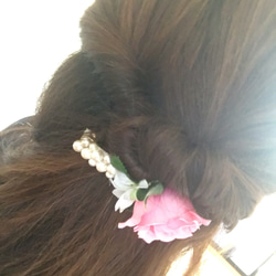 薔薇とパールのヘアバレッタ♡ 2枚目の画像