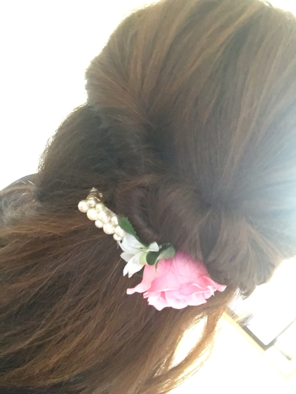 薔薇とパールのヘアバレッタ♡ 2枚目の画像