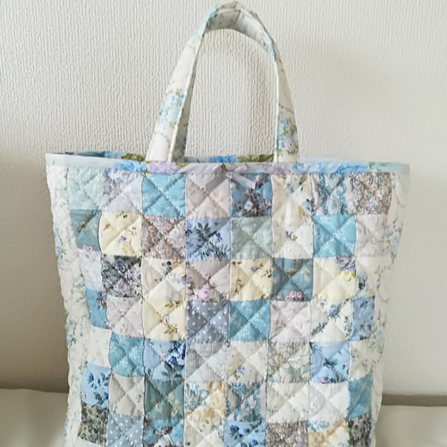 パッチワークトートバッグ ハンドメイド パッチワーク キルト バック トートバッグ／ 77Q3
