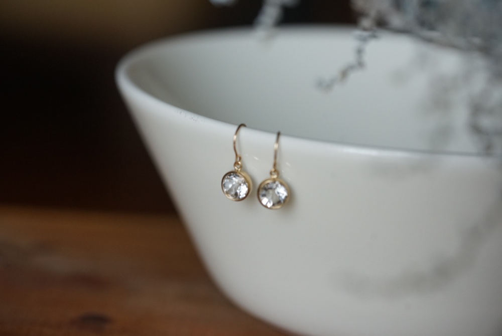 最上級ゴールドフレーム付きホワイトトパーズ14kgf(フックピアス・イヤリング・樹脂）[FWT]ピアス（フック・チェーン）