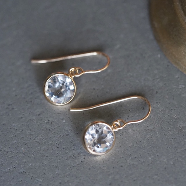 最上級ゴールドフレーム付きホワイトトパーズ14kgf(フックピアス・イヤリング・樹脂）[FWT]