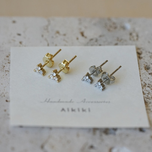 Van Cleef and Arpel] フリヴォル ホワイトゴールド ミニピアス