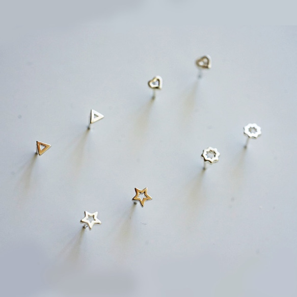 シンプルシルバー小さい一粒スタッド　三角 星 ハート 花　（ピアス・ノンホールイヤリング・樹脂ピアス）[OD] 1枚目の画像
