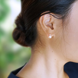 小さなジルコニアと淡水パールAAAランクのスタッド( チタンピアス・ノンホールイヤリング )[ST] 2枚目の画像