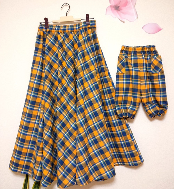 【値下】親子お揃いサーキュラースカートとパンツ秋色マスタードイエロー・青のチェック✤お子様用スカート 2枚目の画像