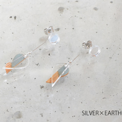 小さなhaneピアス／SILVER×EARTHGREEN 1枚目の画像