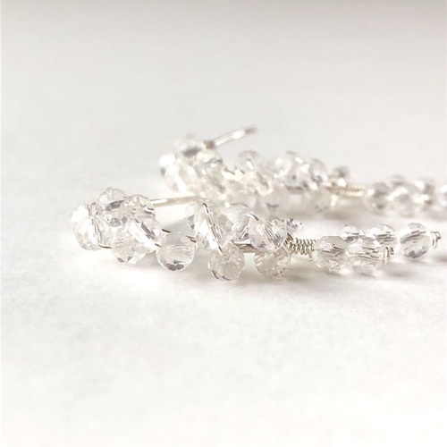 小さな水晶のピアス ピアス（フープ） Mizuki 通販 9775667｜Creema