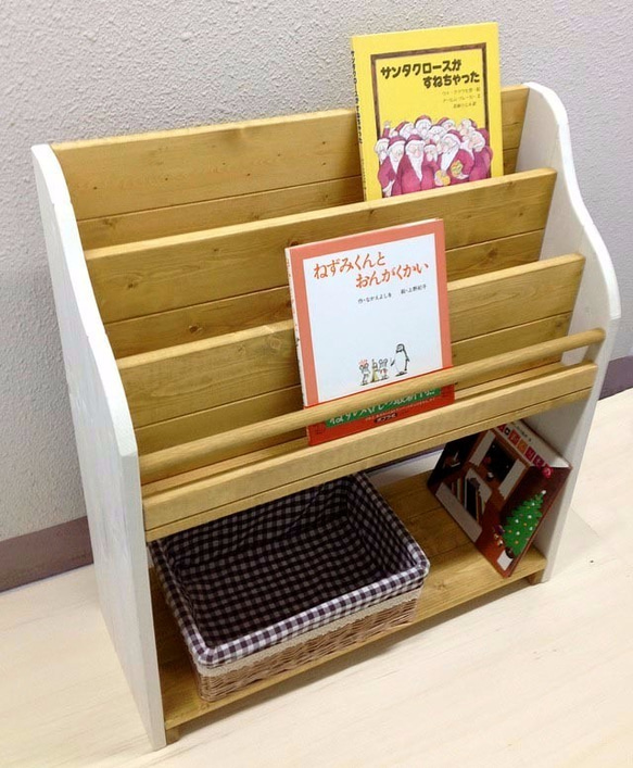 【サイズオーダー可】【引取可能】絵本棚（面出し3段+棚1段）幅64cm W/W サイズオーダー可】【引取可能】無垢材 絵本棚（面出し3段+棚1段）幅