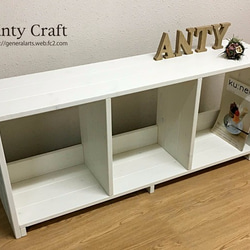 図書館にあるような座れる本棚｜シェルフ｜玄関において靴履きベンチ