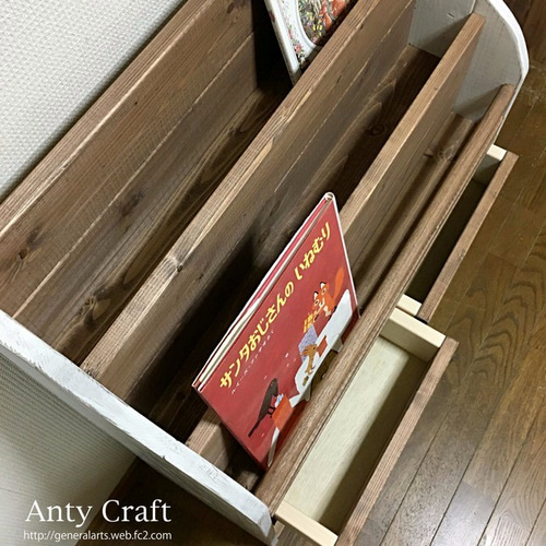 NEW】アンティーク風絵本棚 （面出し3段＋棚1段・引き出し2杯付