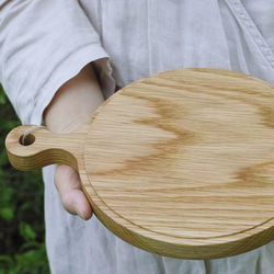丸くて使いやすい カッティングボード　お皿にも　ナラ.2　楢　オーク　oak　まな板　天然木　ウッド　北欧　　 5枚目の画像
