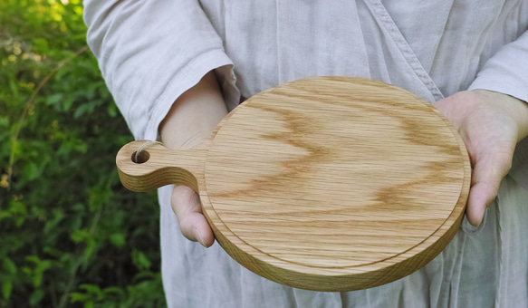 丸くて使いやすい カッティングボード　お皿にも　ナラ.2　楢　オーク　oak　まな板　天然木　ウッド　北欧　　 5枚目の画像