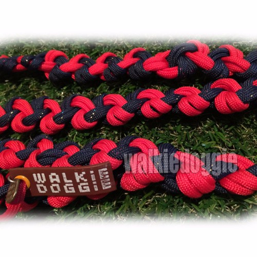 パラコードで編むソフトリード#125：レッド×シャイニーネイビー リード