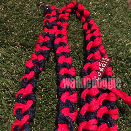 パラコードで編むソフトリード#125：レッド×シャイニーネイビー リード