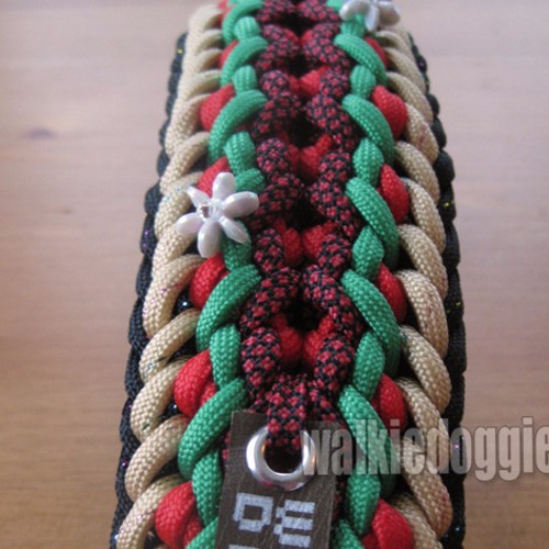 首輪一体型❄パラコードリード　❅クリスマス❅特別価格❅現品限り1500円 パラコード手編み幅広クリスマス首輪#248 中型犬〜超大型犬向き ハーフ