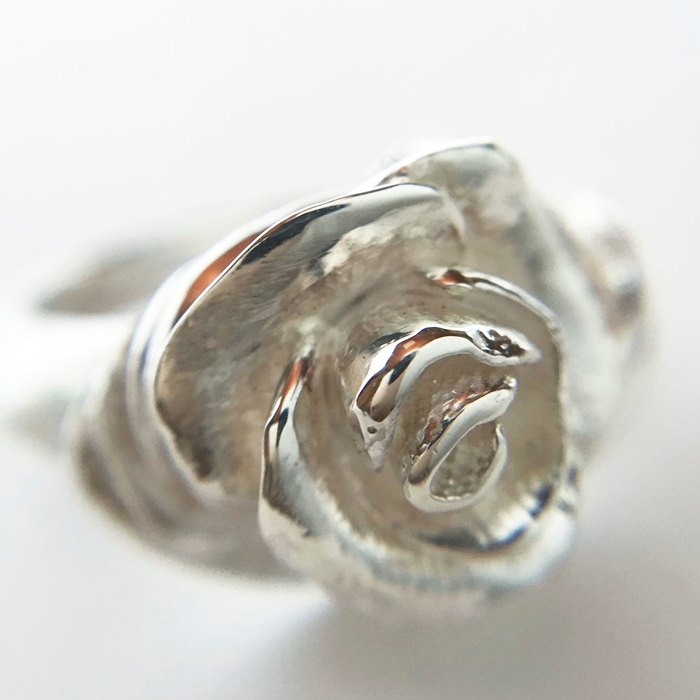シルバー薔薇引き目リング