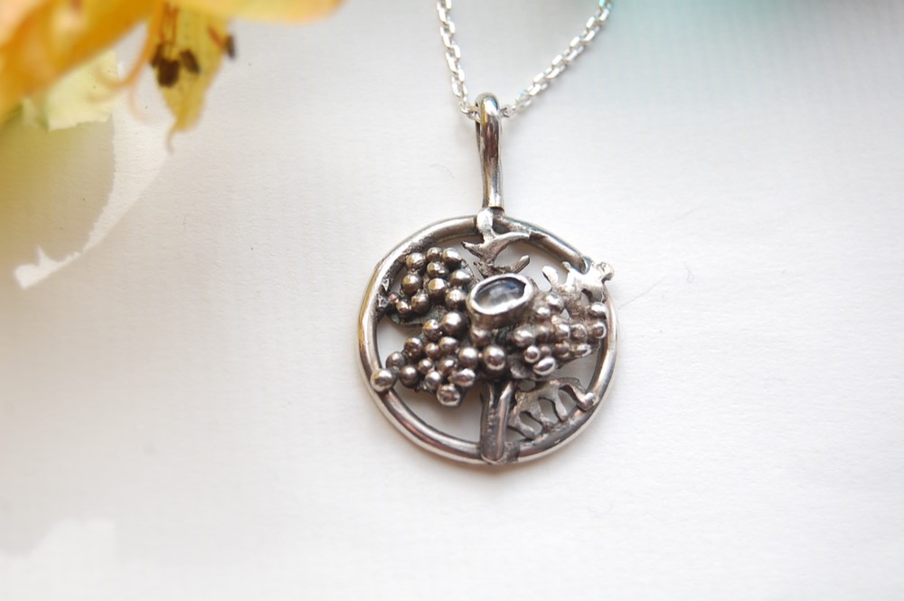 ミモザにムーンストーンのペンダント［SILVER950］