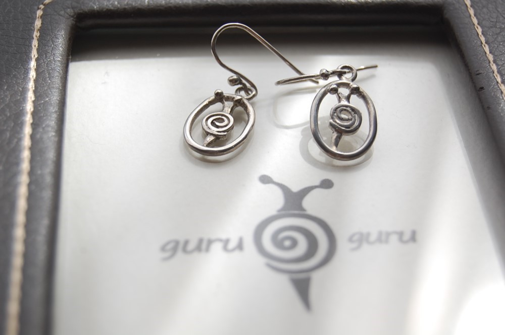 かたつむりロゴマークのピアス②［SILVER950］