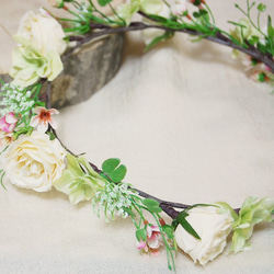ナチュラル可愛い花嫁さまに。アンティークホワイトのバラとレースフラワーの花冠 4枚目の画像