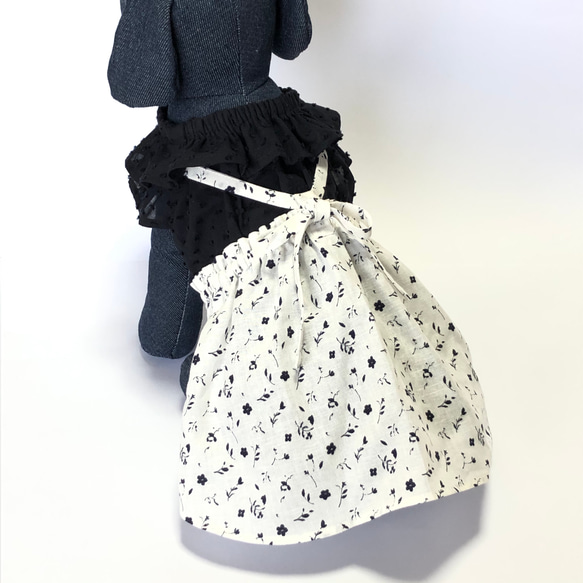 ネイビーフラワーのコットンリネンサロペットスカート 3枚目の画像