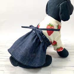 デニムスカートといちごの袖ありワンピース犬服  （胴回り33〜49センチ） 9枚目の画像