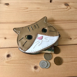猫好きが作ったイカ耳猫の小銭入れ　キジ白ハチワレ猫　本牛革　手縫い　送料無料 6枚目の画像