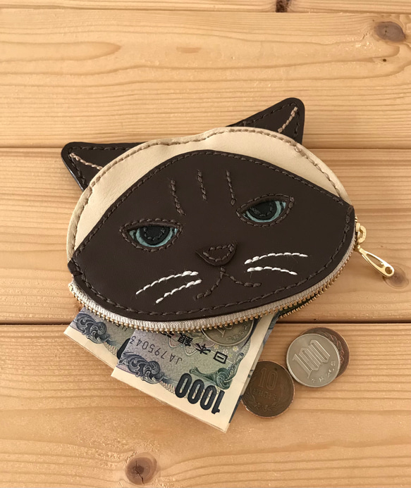 猫好きが作ったイカ耳猫の小銭入れ　シャム猫オコ顔　送料無料　本牛革　再販 5枚目の画像