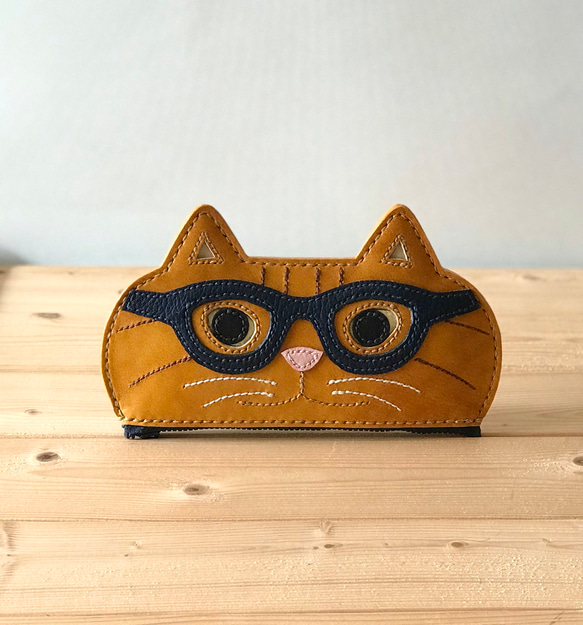 猫のメガネケース K.TAMAO作 全て手縫いのハンドメイド 姫路レザー 猫のメガネケース K.TAMAO作 全て手縫いのハンドメイド 姫路レザー