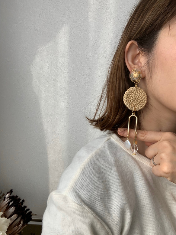 mimosa×haku×rattan earring【ゴールド】 3枚目の画像