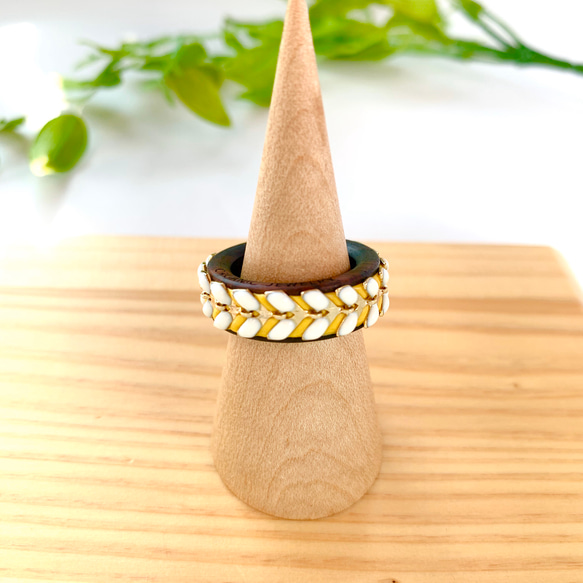 【受注販売】天然の木から生まれたWood Jewelry〜チェーンリング〜イエロー系 1枚目の画像