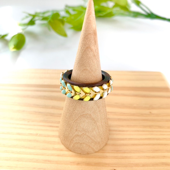 【受注販売】天然の木から生まれたWood Jewelry〜チェーンリング〜イエロー&グリーンMIX 1枚目の画像