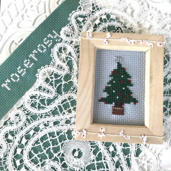 クリスマスツリー　刺繍　ミニフレーム　グレーベース 1枚目の画像