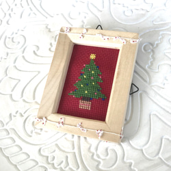 クリスマスツリー　刺繍　ミニフレーム　赤ベース 2枚目の画像