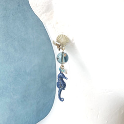 ◎海洋シリーズ◎青い海のタツノオトシゴのイヤリング 2枚目の画像
