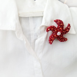 ◎海洋シリーズ◎赤いヒトデのビーズ刺繍ブローチ 3枚目の画像