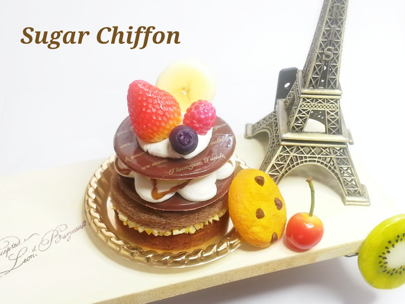 パリのチョコレートケーキ　木製ラック　アイアンバー付 2枚目の画像