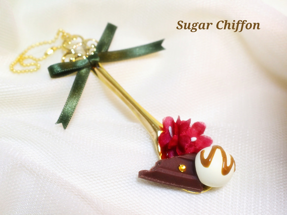 【送料無料】 チョコレートとお花のスプーンのせキーホルダー♡ 1枚目の画像