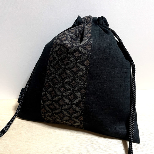 黒地模様巾着袋