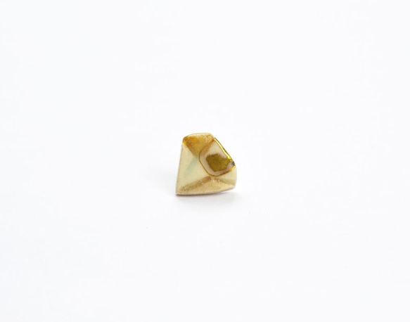 金彩入り・ダイアモンド型のピアス 4枚目の画像