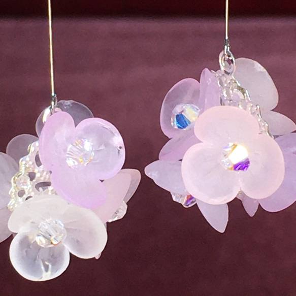 【送料無料】小花とスワロフスキーのイヤリング（ピンク） 2枚目の画像