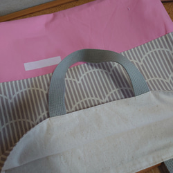 【裏地付き】フリルストライプグレージュとピンクのレッスンバック、レッスンバッグ、絵本袋 2枚目の画像