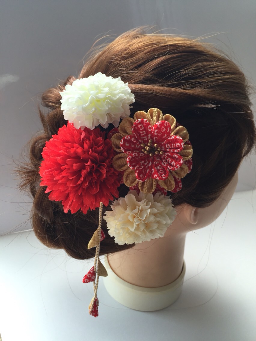 ちりめんつまみ細工とピンポンマムの髪飾り