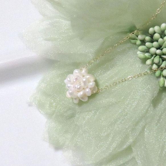 お花のような真珠ボール　ペンダント　白淡水パールMN1215-013 1枚目の画像