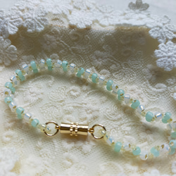 交差編みのビーズブレスレット（ラベンダー×ゴールド） ブレスレット