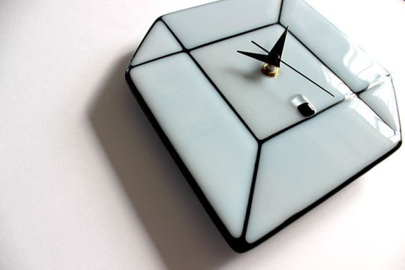 ガラス時計　立方体 （ホワイト×ブラック）壁掛け時計・置時計 3枚目の画像